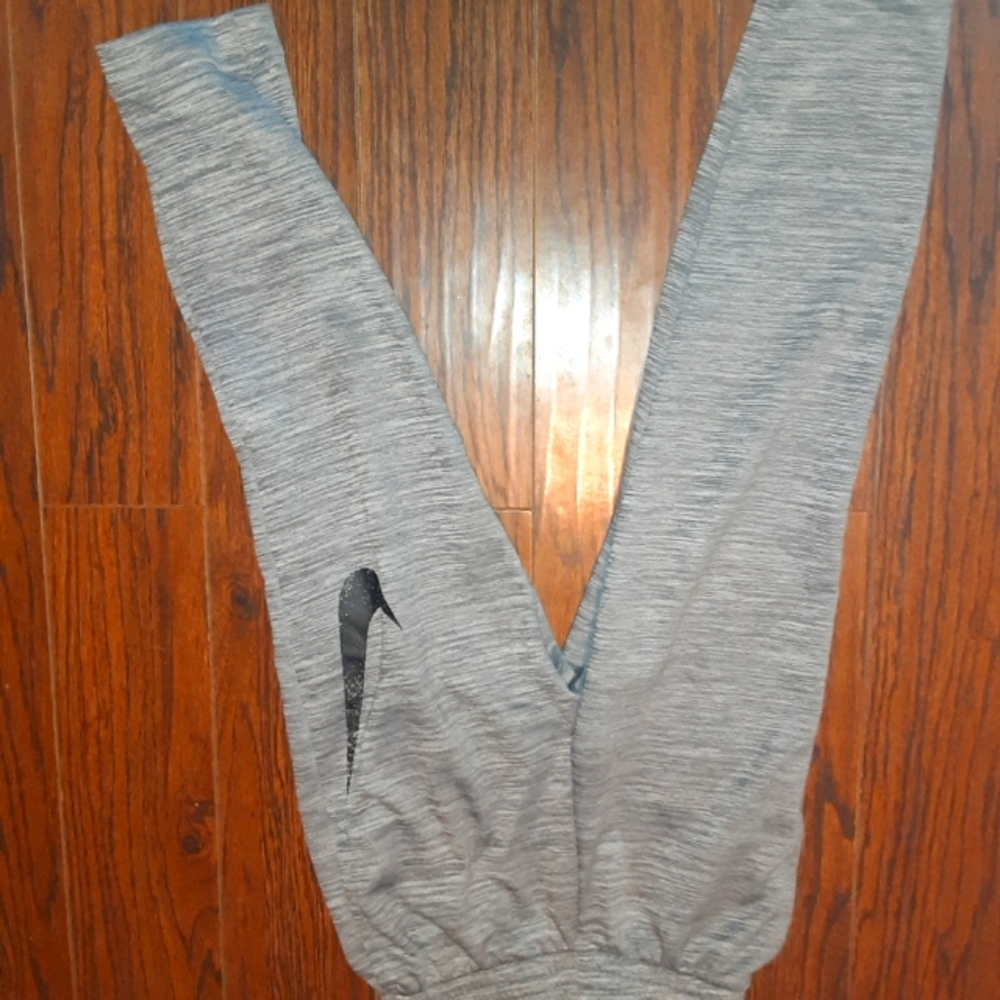 Nike - Picture 2 of 3